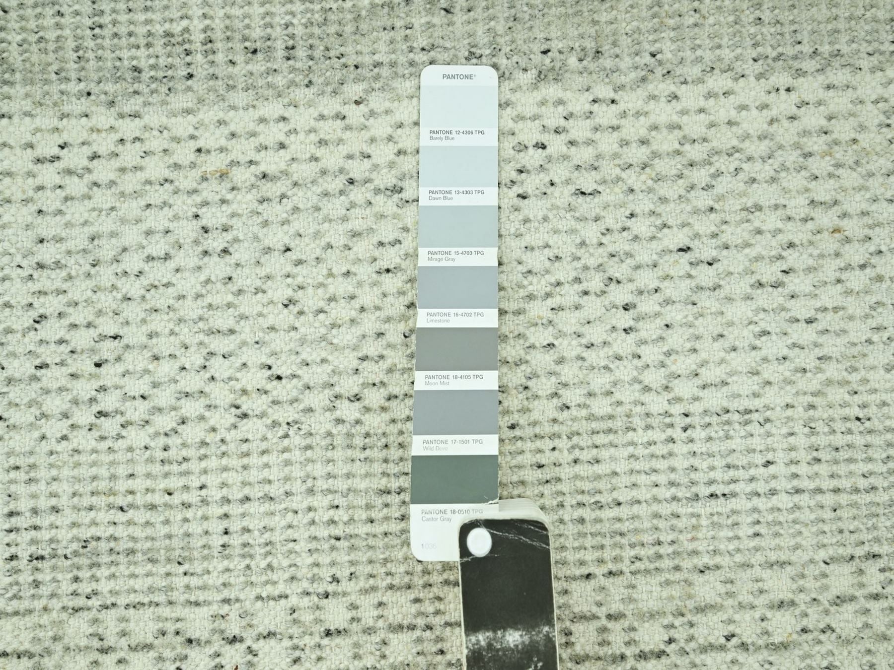 Modern / Contemporary hand-knotted wool runner in Gray, 2'8" x 11'10" — SKU O077063 (view 4)