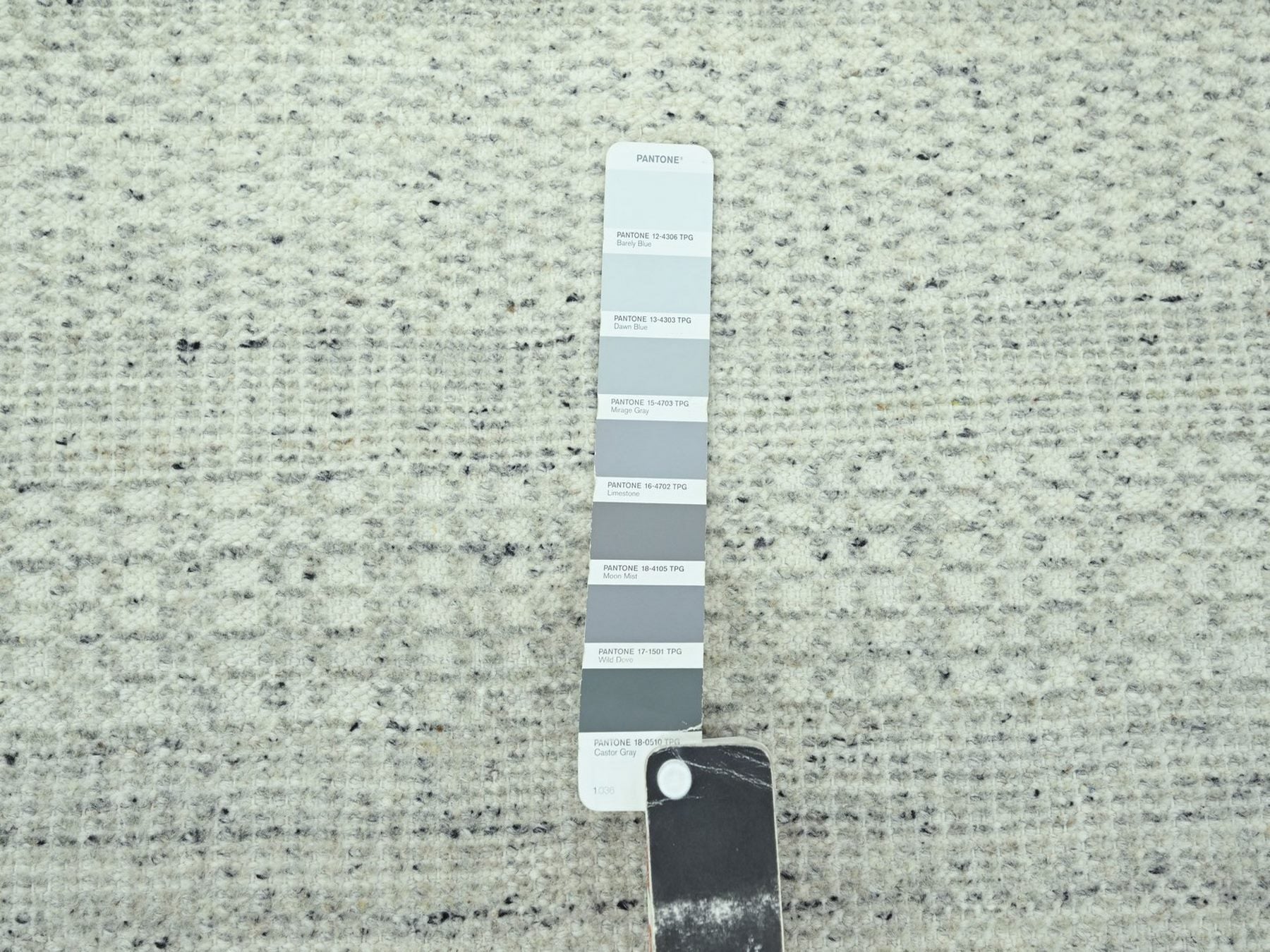 Modern / Contemporary hand-knotted wool runner in Gray, 2'8" x 10'2" — SKU O077065 (view 4)