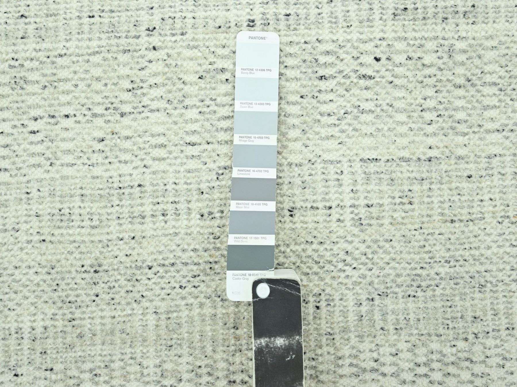 Modern / Contemporary hand-knotted wool runner in Gray, 2'7" x 10'2" — SKU O077066 (view 4)