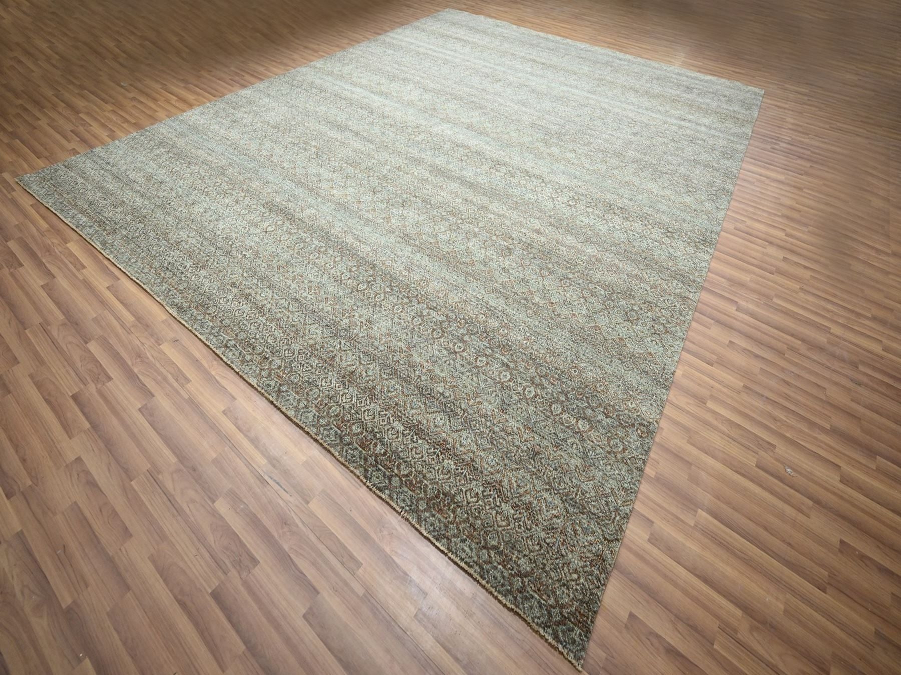 Modern / Contemporary hand-knotted wool rug in Green, 11'11" x 14'11" — SKU O077085 (view 3)