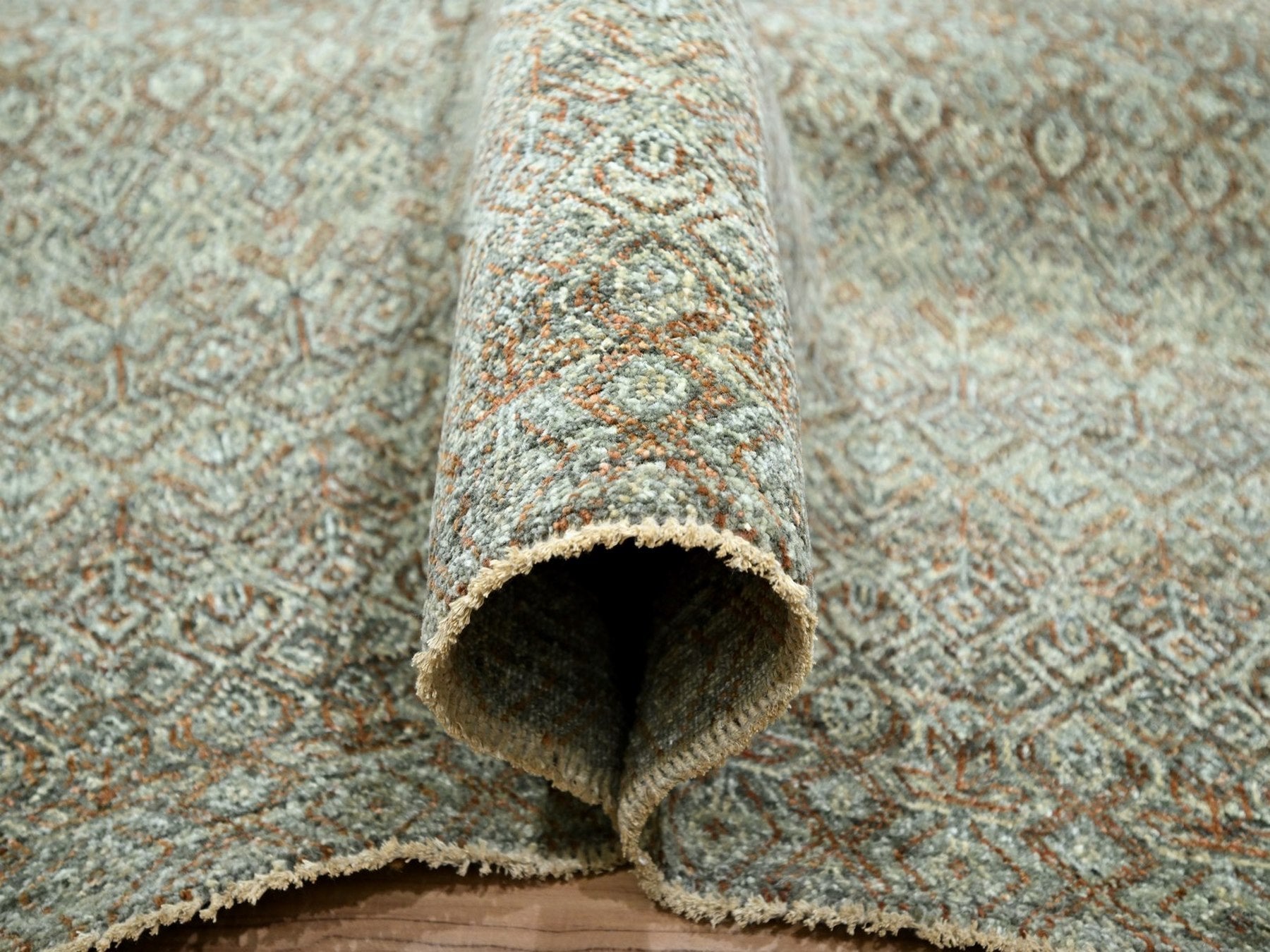 Modern / Contemporary hand-knotted wool rug in Green, 11'11" x 14'11" — SKU O077085 (view 5)