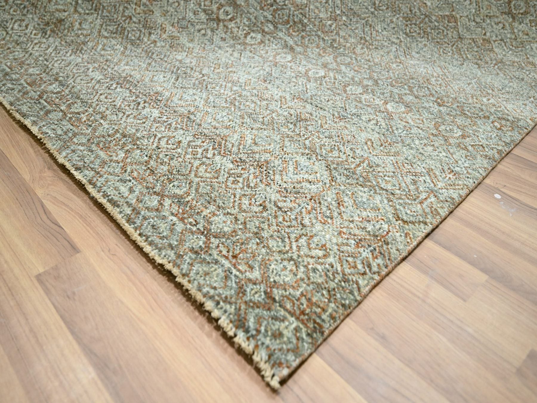 Modern / Contemporary hand-knotted wool rug in Green, 11'11" x 14'11" — SKU O077085 (view 6)