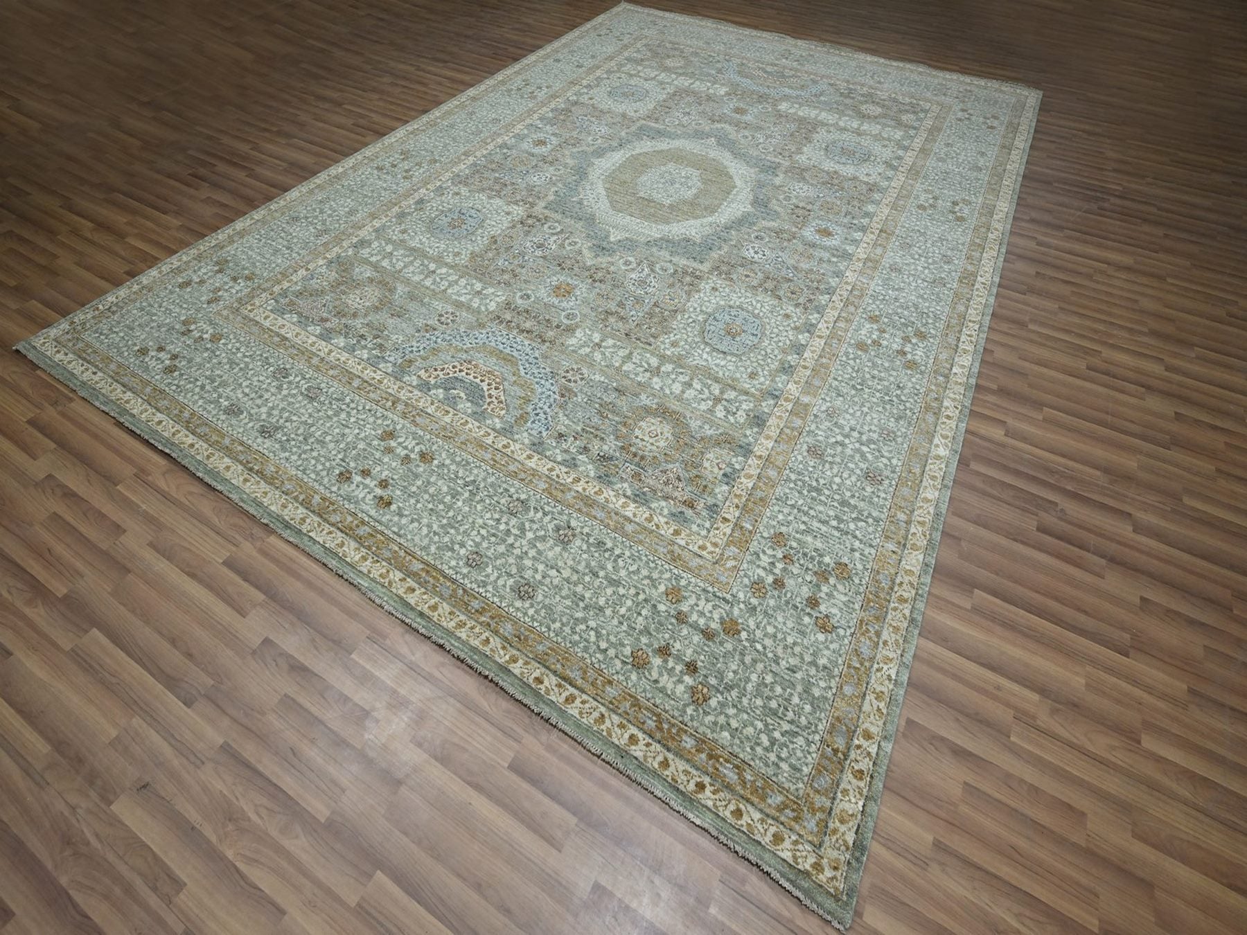 Mamluk Mamluk hand-knotted wool rug in Green & Ivory, 10' x 14'2" — SKU O077088 (view 3)