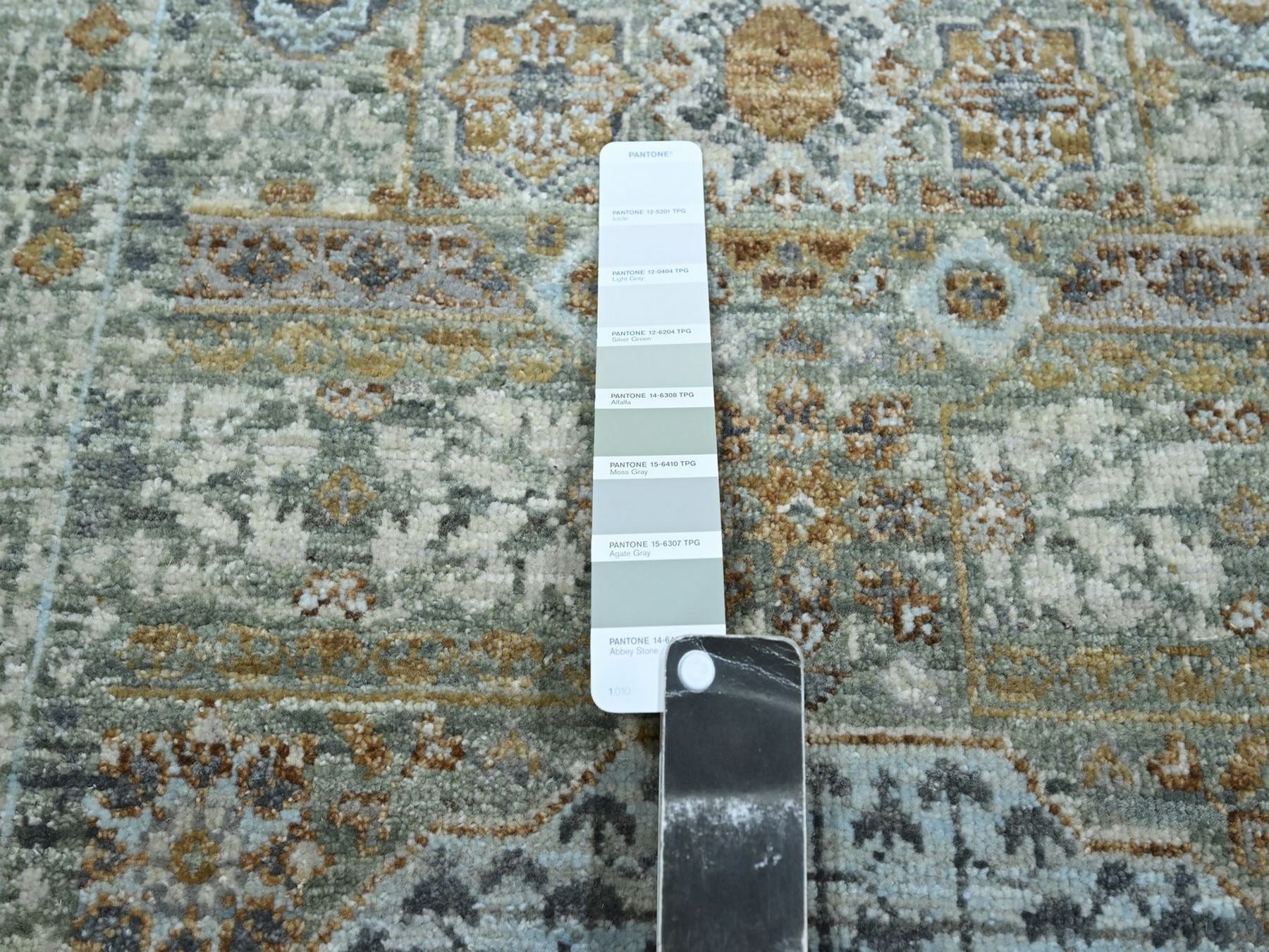 Mamluk Mamluk hand-knotted wool runner in Green, 2'8" x 25'10" — SKU O077095 (view 4)