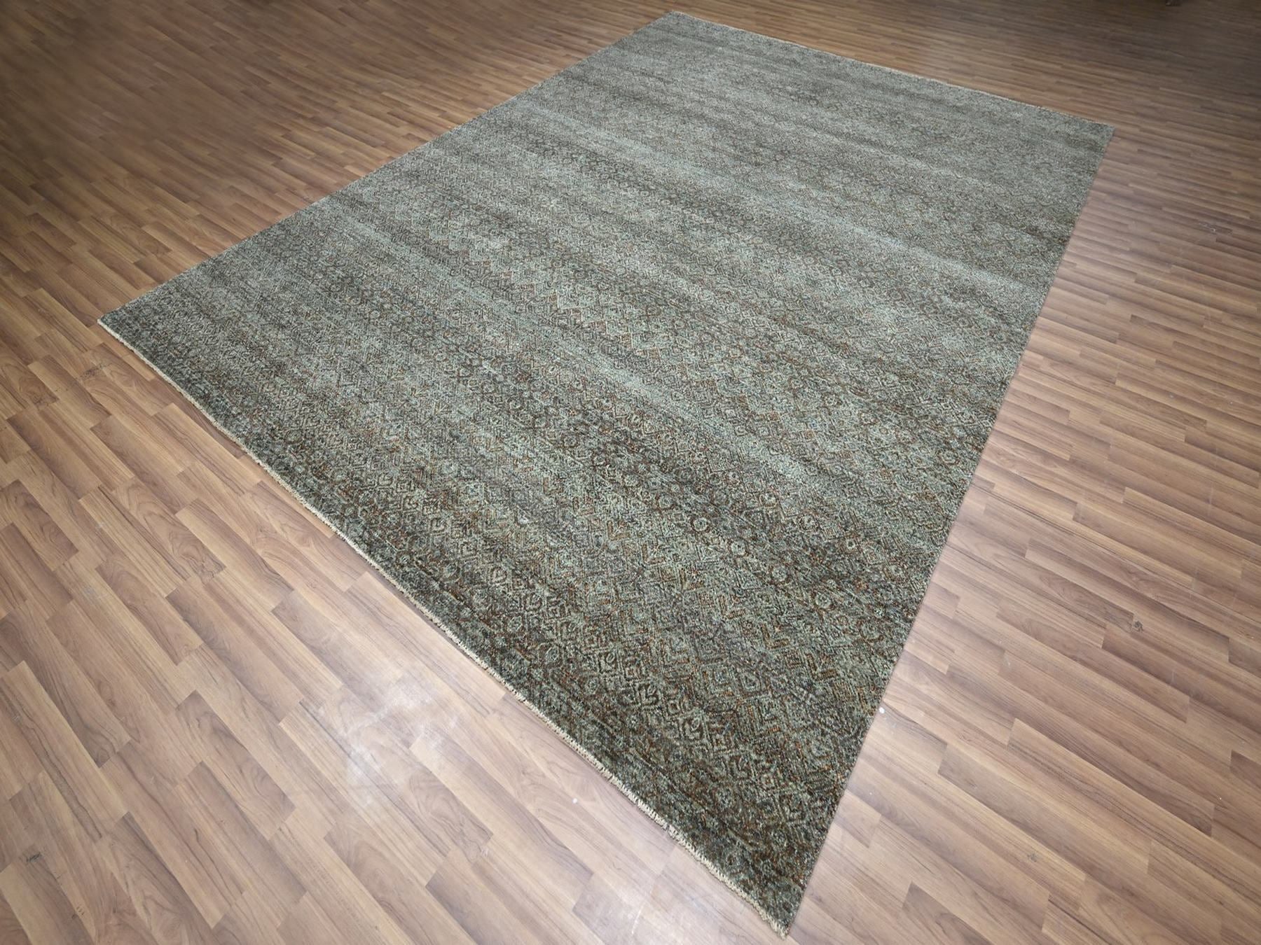Modern / Contemporary hand-knotted wool rug in Green, 9' x 11'10" — SKU O077103 (view 3)