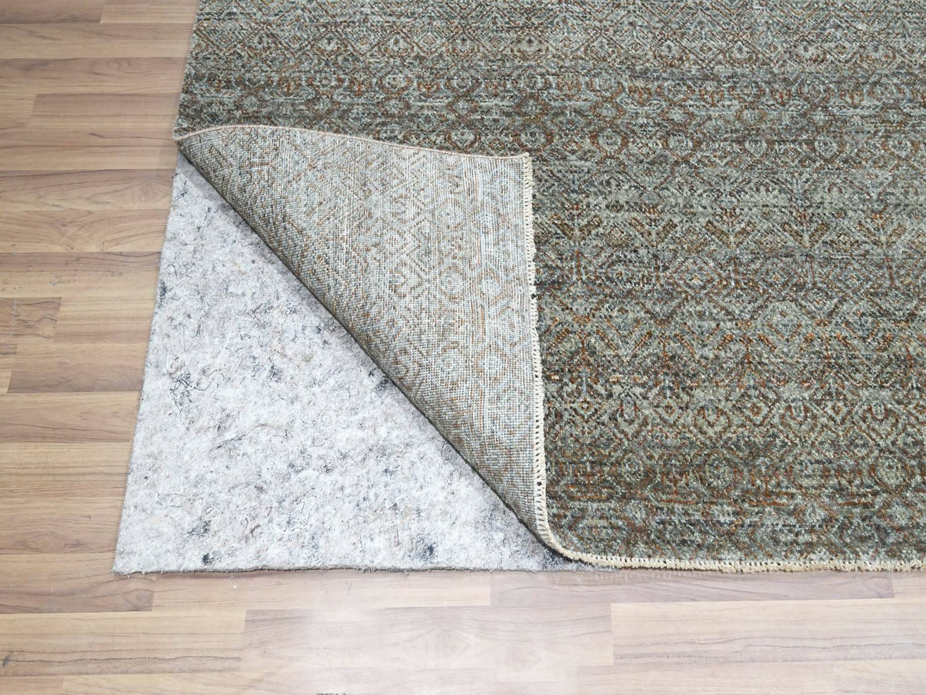 Modern / Contemporary hand-knotted wool rug in Green, 9' x 11'10" — SKU O077103 (view 4)