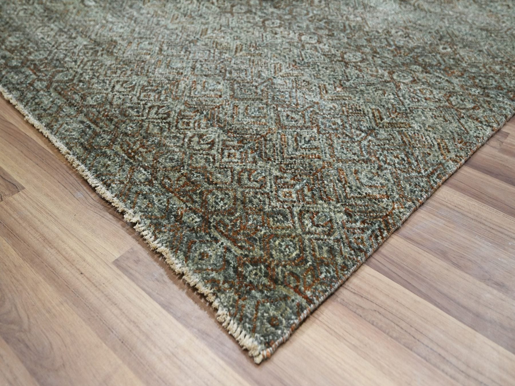 Modern / Contemporary hand-knotted wool rug in Green, 9' x 11'10" — SKU O077103 (view 6)