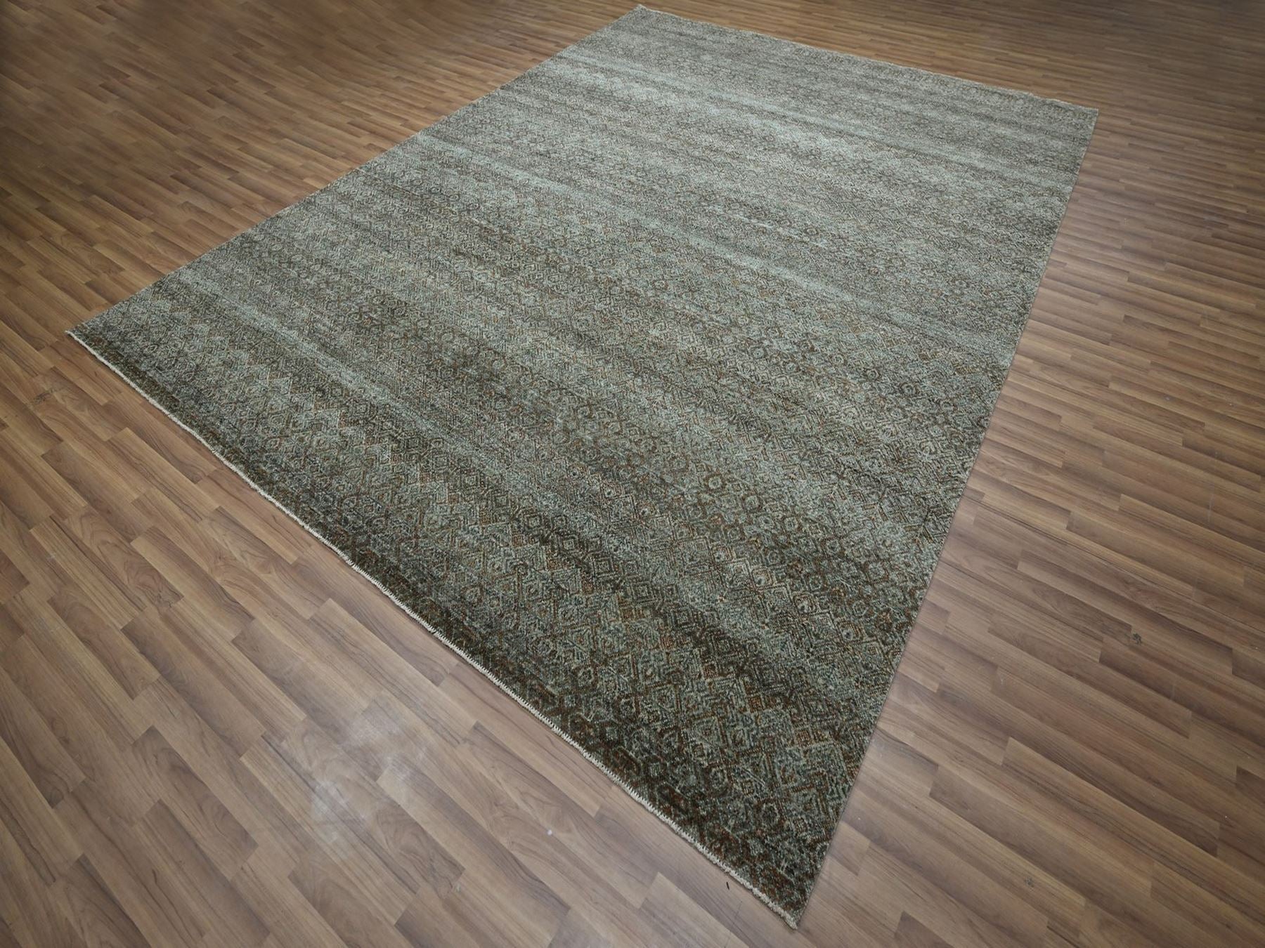 Modern / Contemporary hand-knotted wool rug in Green, 9'1" x 12' — SKU O077104 (view 3)