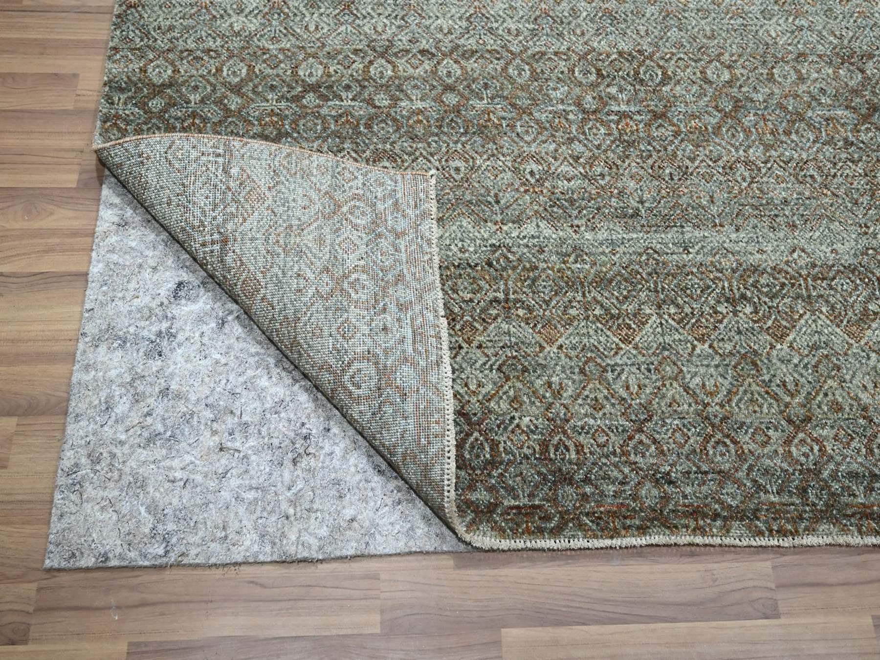 Modern / Contemporary hand-knotted wool rug in Green, 9'1" x 12' — SKU O077104 (view 4)