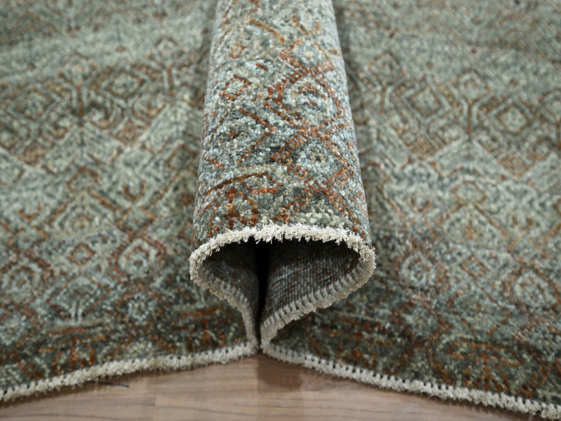 Modern / Contemporary hand-knotted wool rug in Green, 9'1" x 12' — SKU O077104 (view 5)