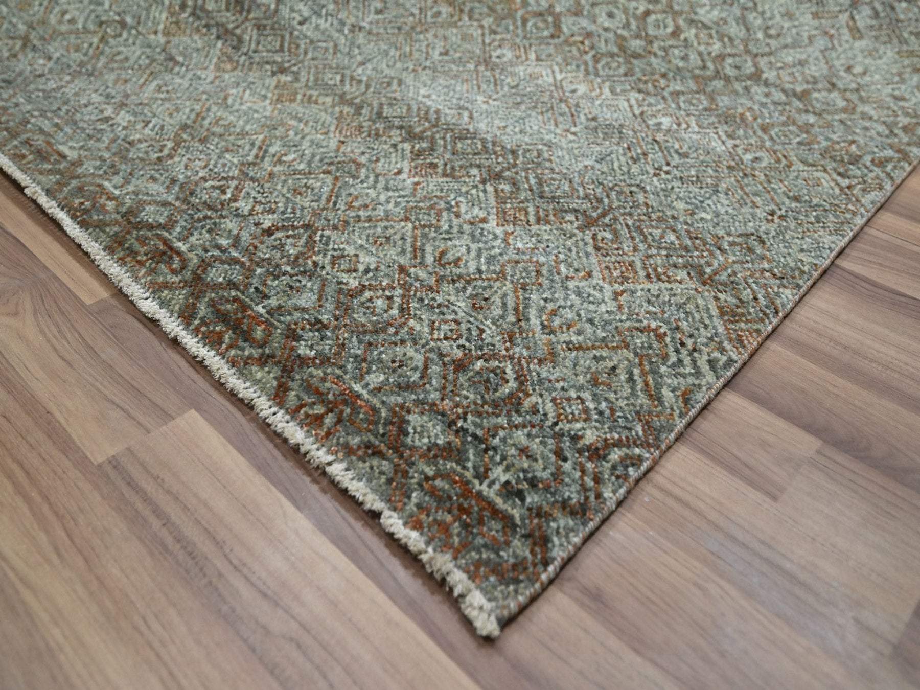 Modern / Contemporary hand-knotted wool rug in Green, 9'1" x 12' — SKU O077104 (view 6)