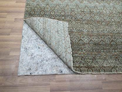 Modern / Contemporary hand-knotted wool rug in Green, 4'1" x 6'1" — SKU O077115 (view 3)