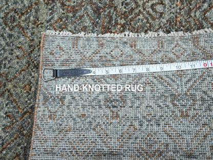 Modern / Contemporary hand-knotted wool rug in Green, 4'1" x 6'1" — SKU O077115 (view 7)