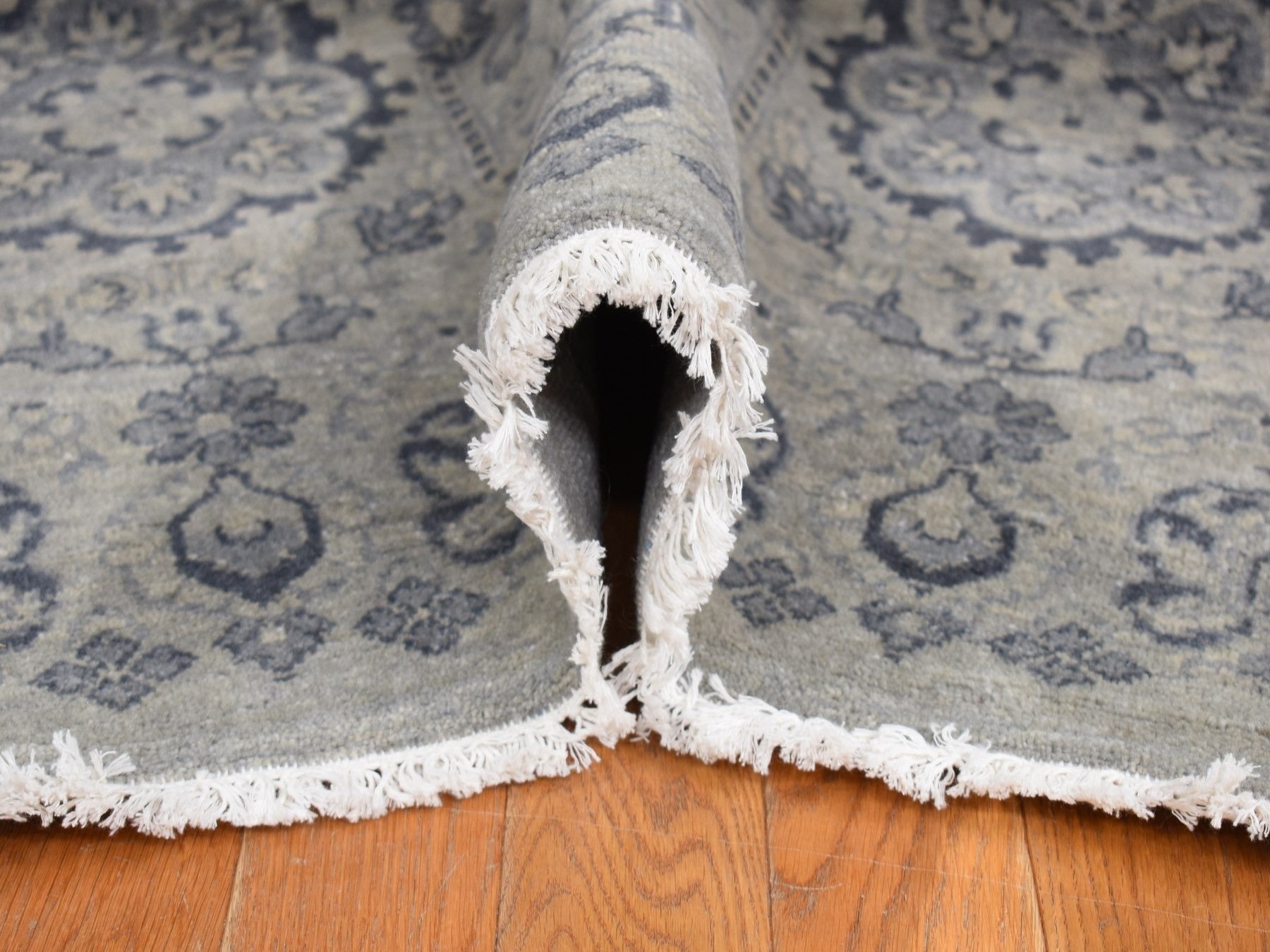 Transitional hand-knotted wool rug in Gray, 11'10" x 14'9" — SKU O078007 (view 5)