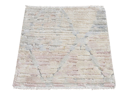 Modern / Contemporary hand-knotted wool/silk rug in Ivory, 2'0" x 2'0", SKU O078018