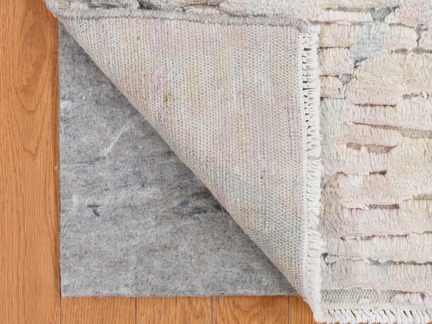 Modern / Contemporary hand-knotted wool/silk rug in Ivory, 2'0" x 2'0", SKU O078018