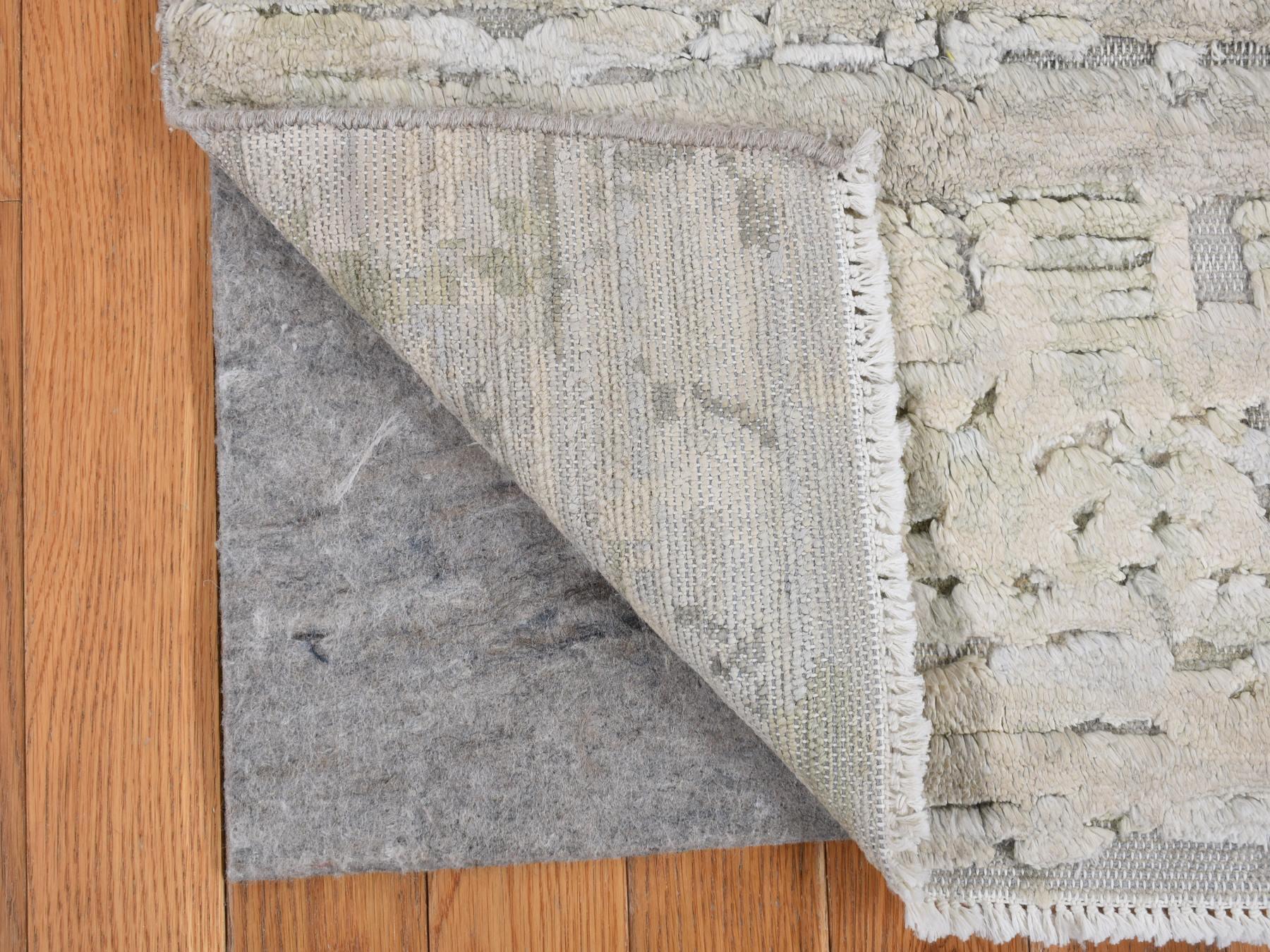 Modern / Contemporary hand-knotted wool/silk rug in Ivory, 2'0" x 2'0", SKU O078020