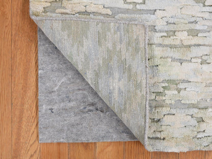 Modern / Contemporary hand-knotted wool/silk rug in Beige, 2'0" x 2'0", SKU O078022