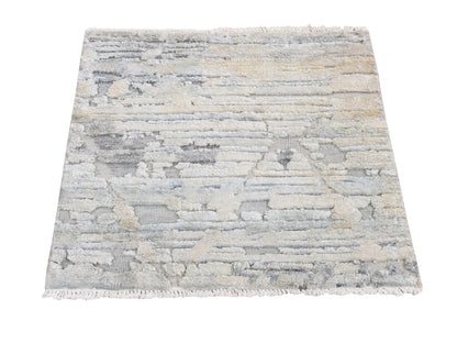 Modern / Contemporary hand-knotted wool/silk rug in Ivory, 2'0" x 2'1", SKU O078023