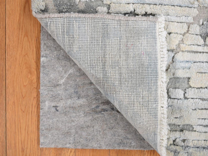 Modern / Contemporary hand-knotted wool/silk rug in Ivory, 2'0" x 2'1", SKU O078023