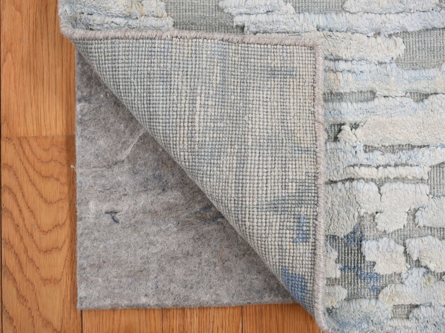 Modern / Contemporary hand-knotted wool/silk rug in Ivory, 2'0" x 2'0", SKU O078025