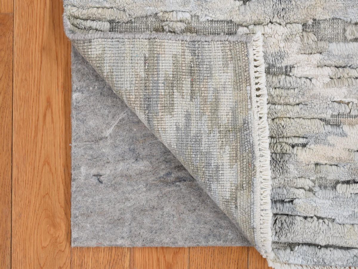 Modern / Contemporary hand-knotted wool/silk rug in Green, 2'0" x 2'0", SKU O078026