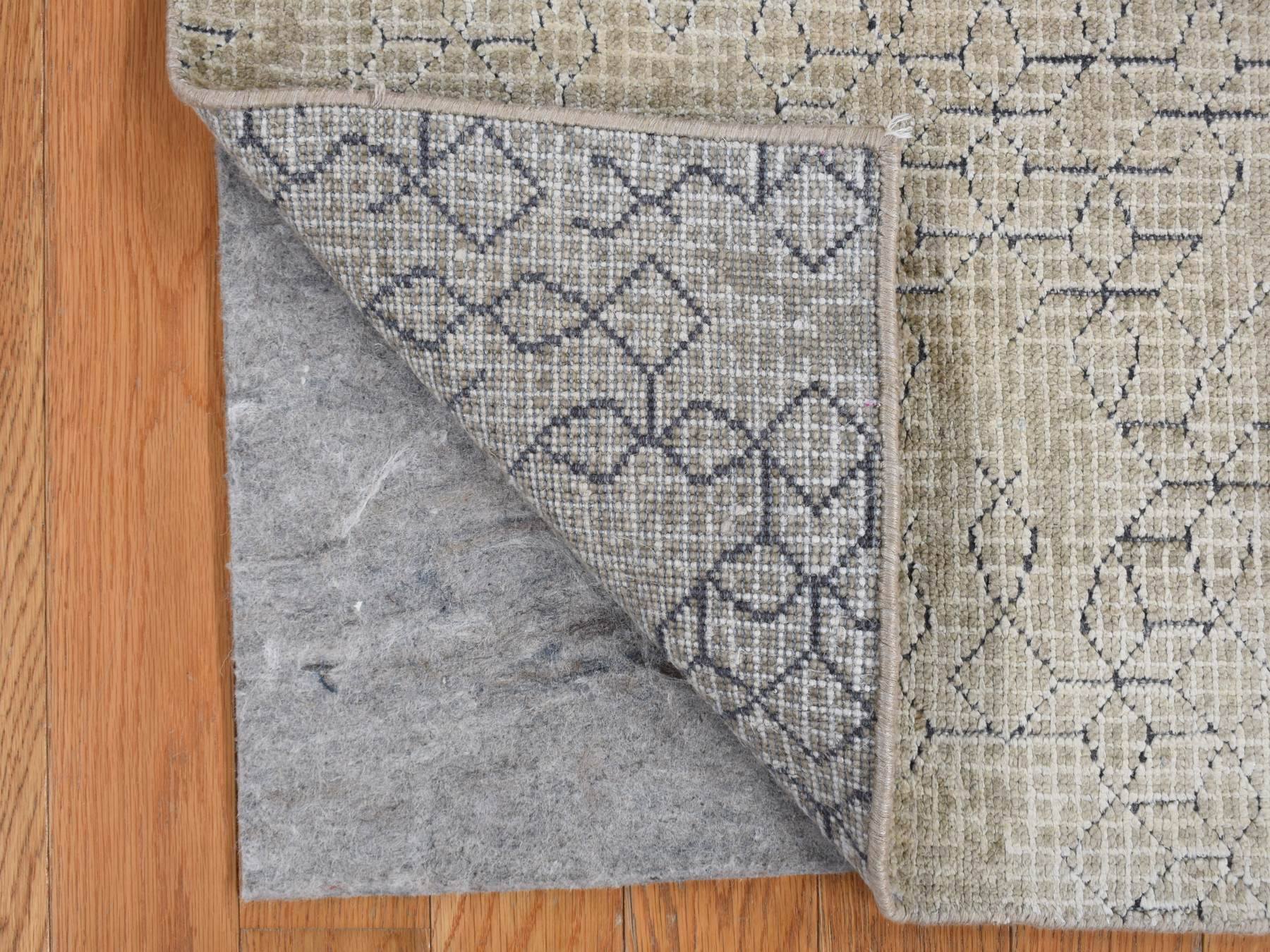 Modern / Contemporary hand-knotted wool/silk rug in Beige, 2'0" x 2'3", SKU O078027