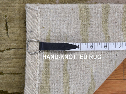Modern / Contemporary hand-knotted wool/silk rug in Green, 2'0" x 2'0", SKU O078028