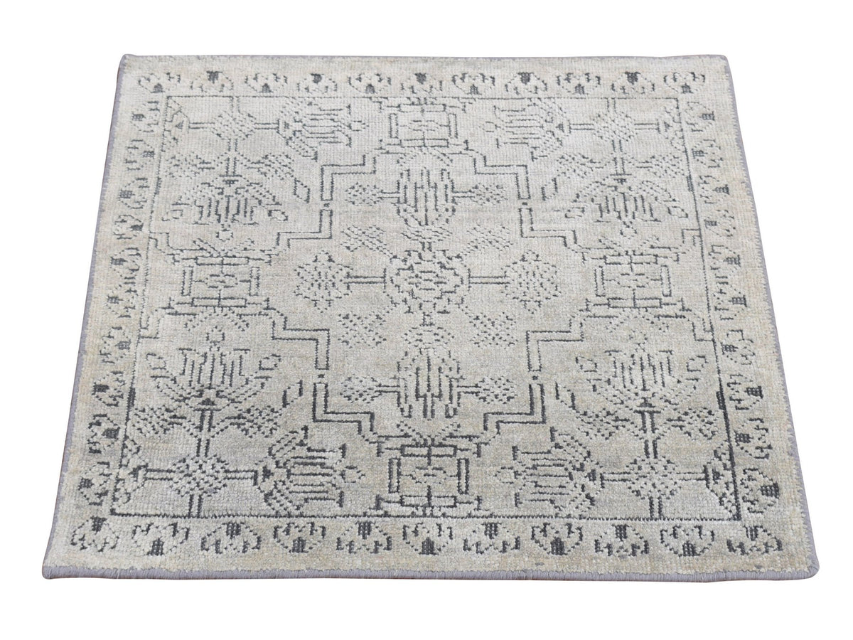 Modern / Contemporary hand-knotted wool/silk rug in Gray, 2'0" x 2'1", SKU O078029