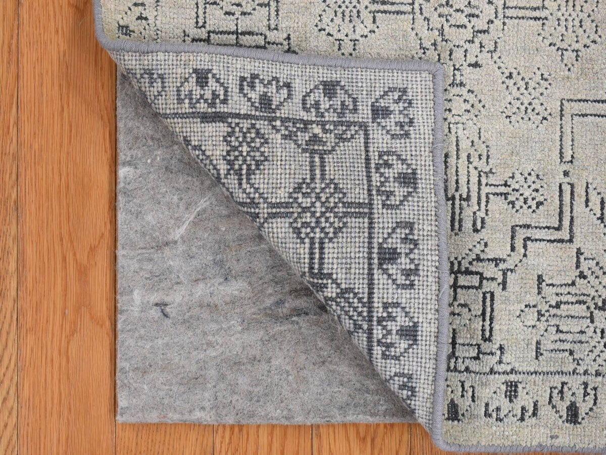 Modern / Contemporary hand-knotted wool/silk rug in Gray, 2'0" x 2'1", SKU O078029