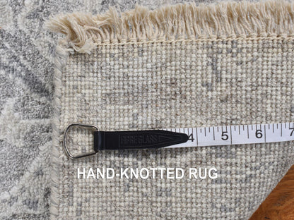 Grey 2'7" x 5'10" Transitional Hand knotted Wool/Silk Rug - Sku: O078042