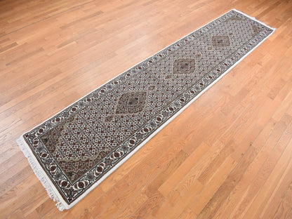 Ivory 2'7" x 11'10" Fine Oriental Hand knotted Wool/Silk Rug - Sku: O078068