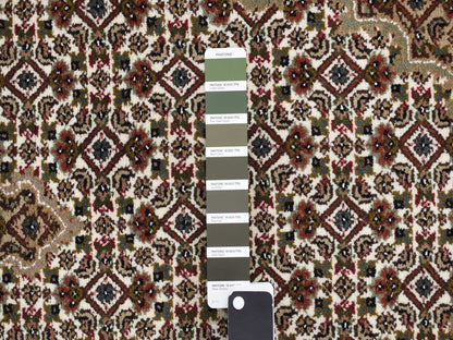 Ivory 2'7" x 11'10" Fine Oriental Hand knotted Wool/Silk Rug - Sku: O078068