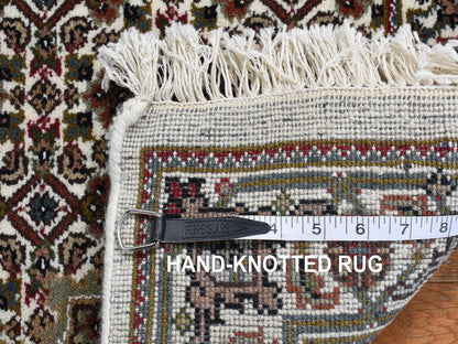 Ivory 2'7" x 11'10" Fine Oriental Hand knotted Wool/Silk Rug - Sku: O078068