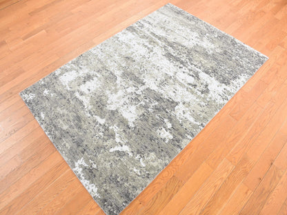Modern / Contemporary hand-knotted wool/silk rug in Green, 4'0" x 6'0", SKU O078078