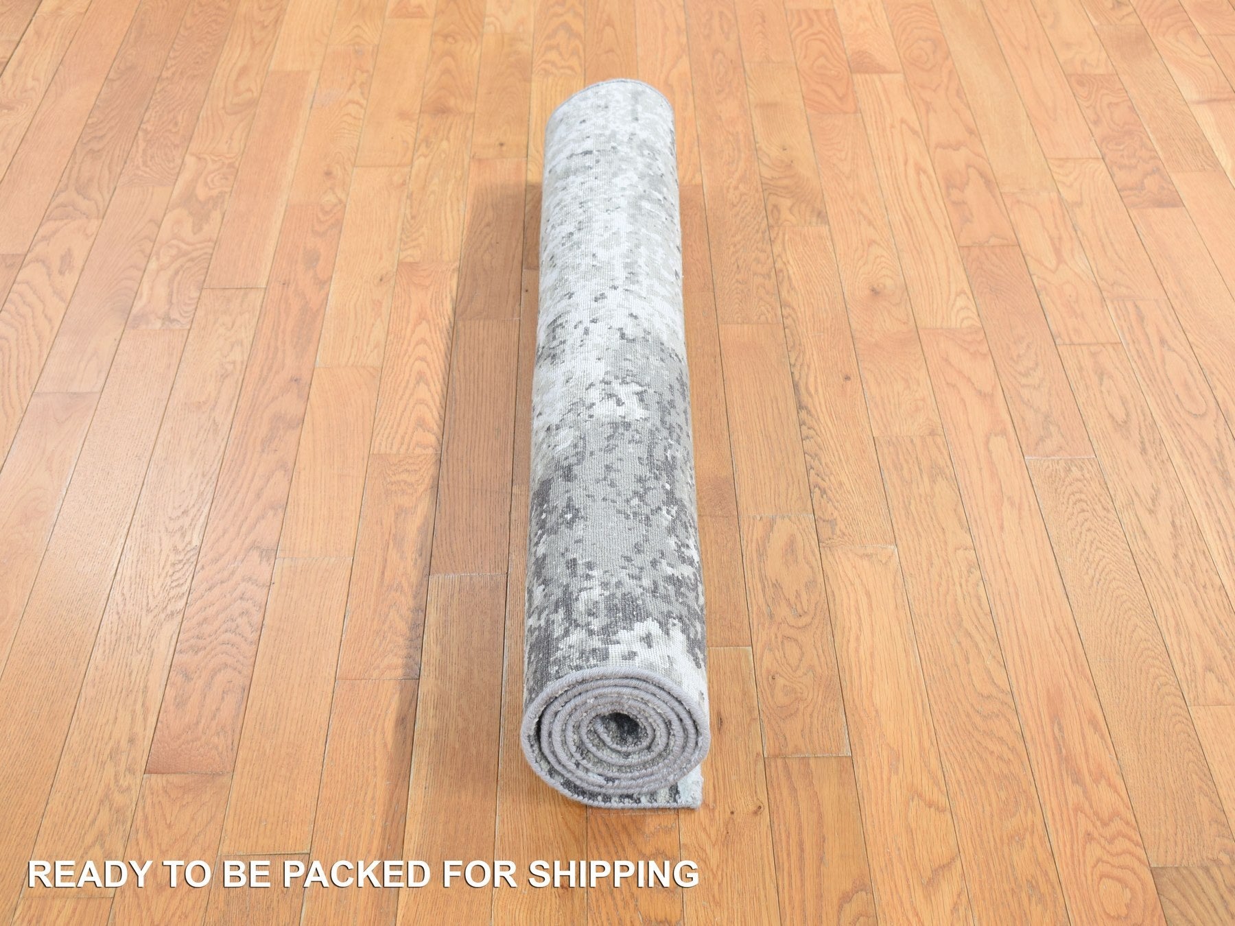 Modern / Contemporary hand-knotted wool/silk rug in Green, 4'0" x 6'0", SKU O078078