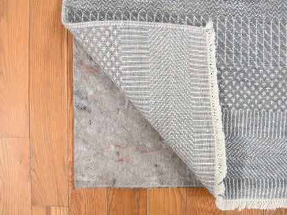 Grey 2'7" x 8'0" Modern / Contemporary Hand knotted Wool Rug - Sku: O078080
