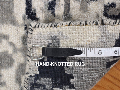 Grey 2'1" x 3'0" Modern / Contemporary Hand knotted Wool/Silk Rug - Sku: O078100