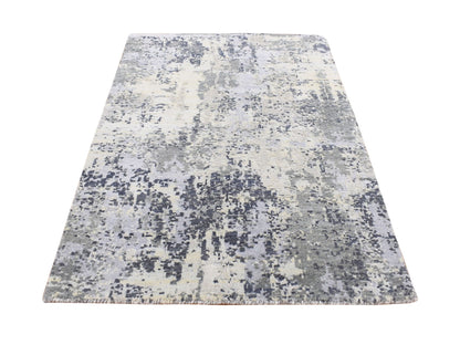 Modern / Contemporary hand-knotted wool/silk rug in Ivory, 2'1" x 3'0", SKU O078102