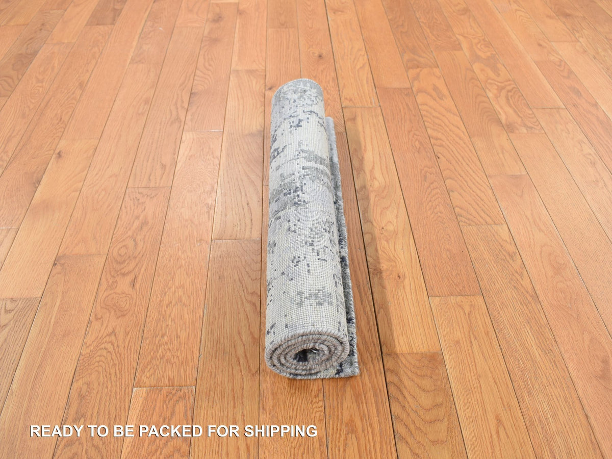 Modern / Contemporary hand-knotted wool/silk rug in Ivory, 2'1" x 3'0", SKU O078102
