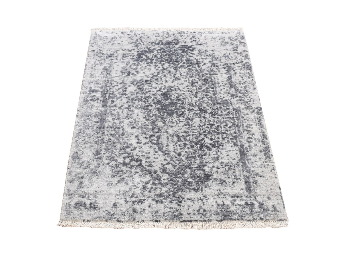 Transitional hand-knotted wool/silk rug in Gray, 2'1" x 3'1", SKU O078107