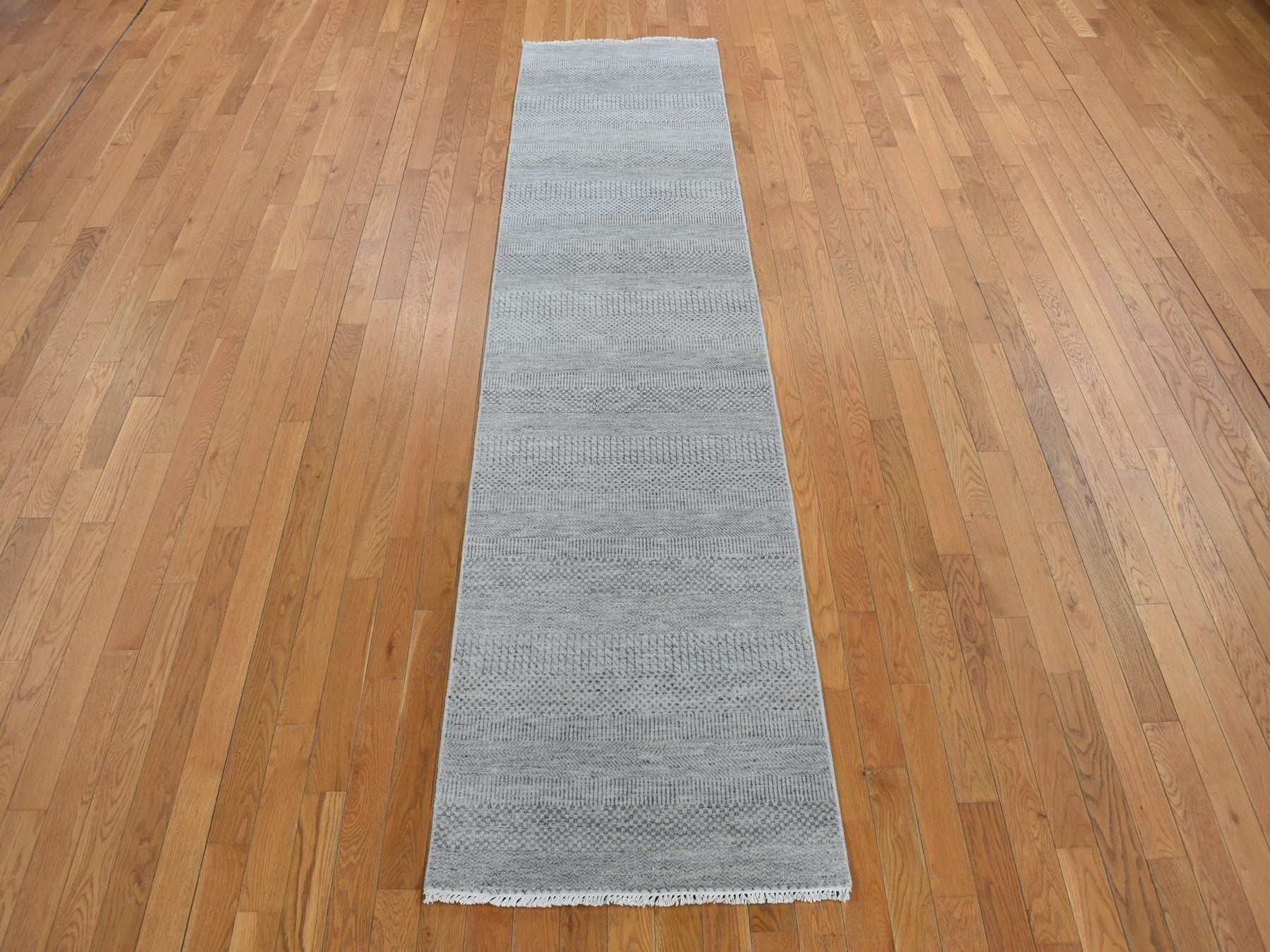 Gray 2'6" x 9'10" Modern / Contemporary Hand knotted Wool Rug - Sku: O078114