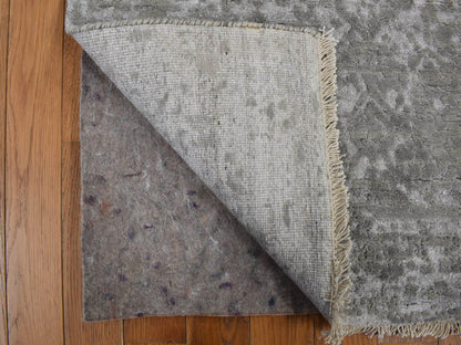 Grey 2'7" x 6'0" Transitional Hand knotted Wool/Silk Rug - Sku: O078117