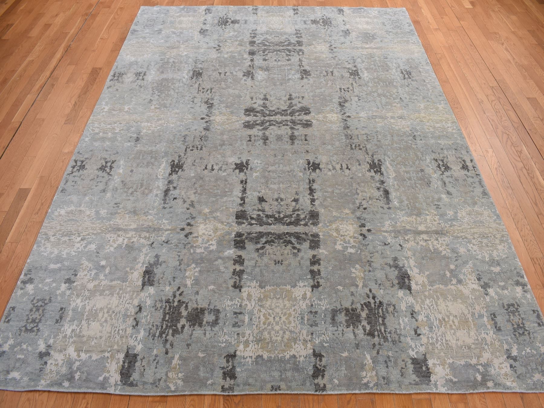 Modern / Contemporary hand-knotted wool/silk rug in Gray, 9'0" x 11'7", SKU O078146