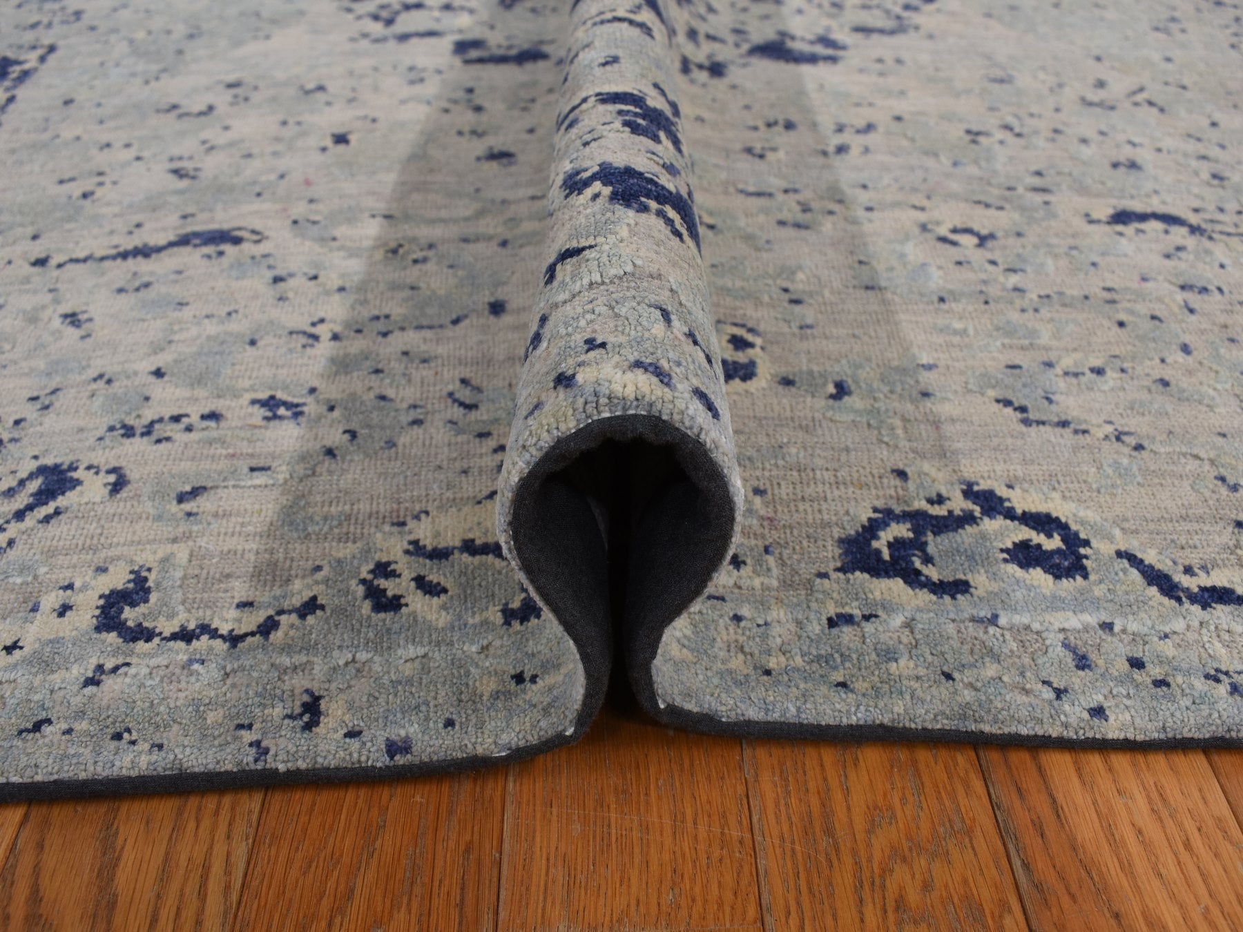 Transitional hand-knotted wool/silk rug in Blue, 8'8" x 12'1", SKU O078158