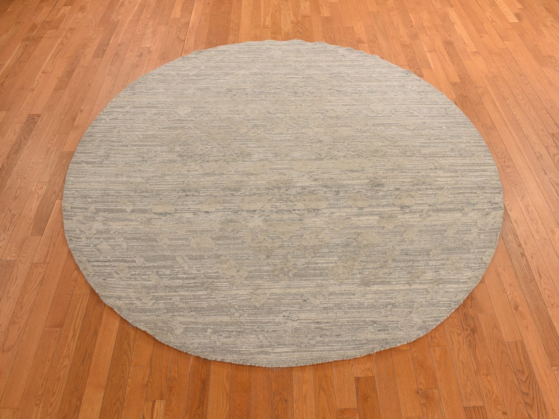 Modern / Contemporary hand-knotted wool rug in Gray, 8'1" x 8'1", SKU O078237