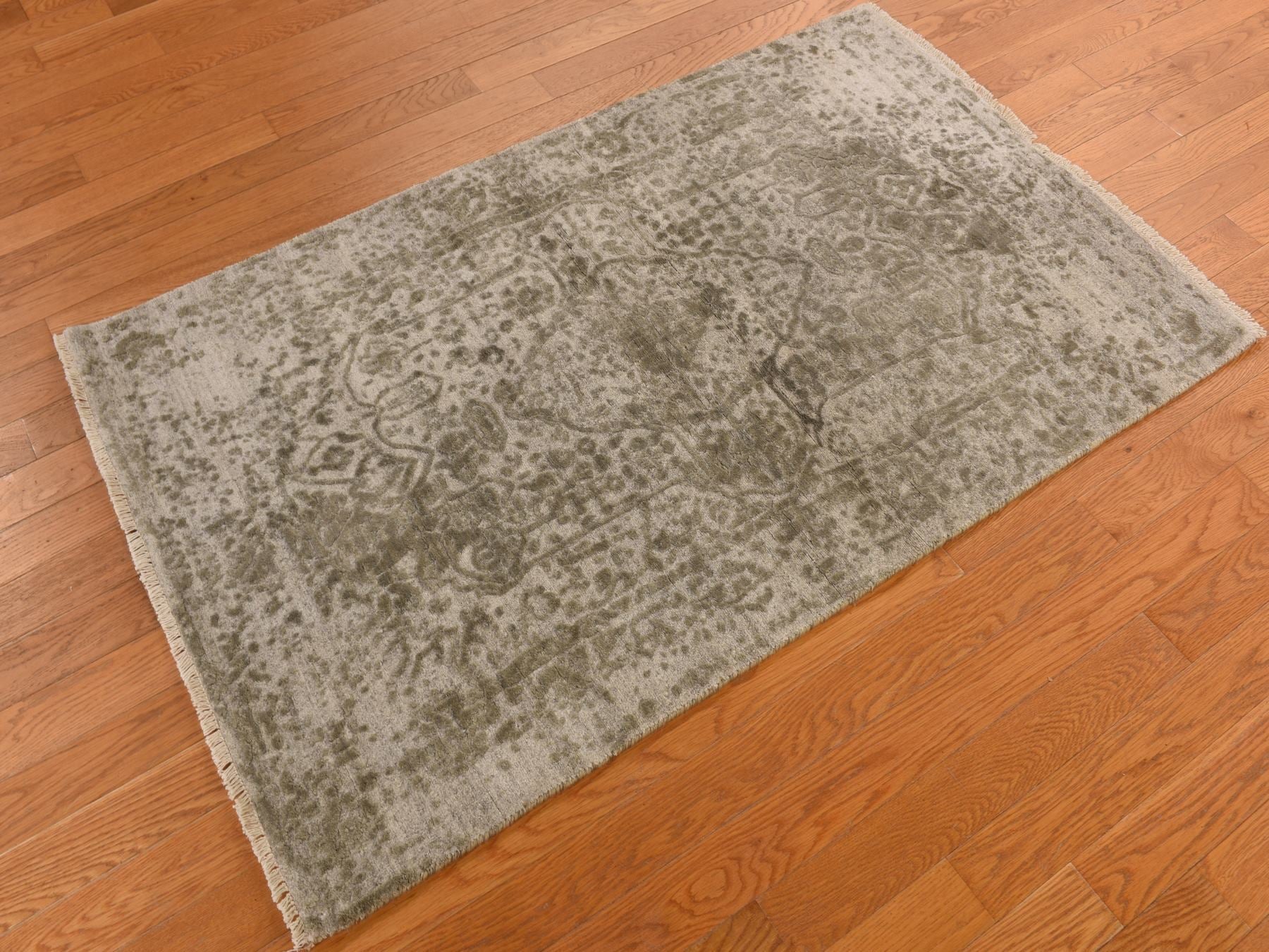 Transitional hand-knotted wool/silk rug in Gray, 3'2" x 5'1", SKU O078268