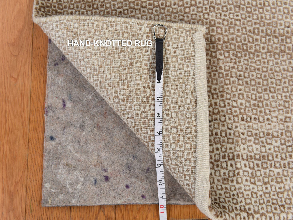 Modern / Contemporary hand-knotted wool rug in Ivory, 2'0" x 3'0", SKU O078340