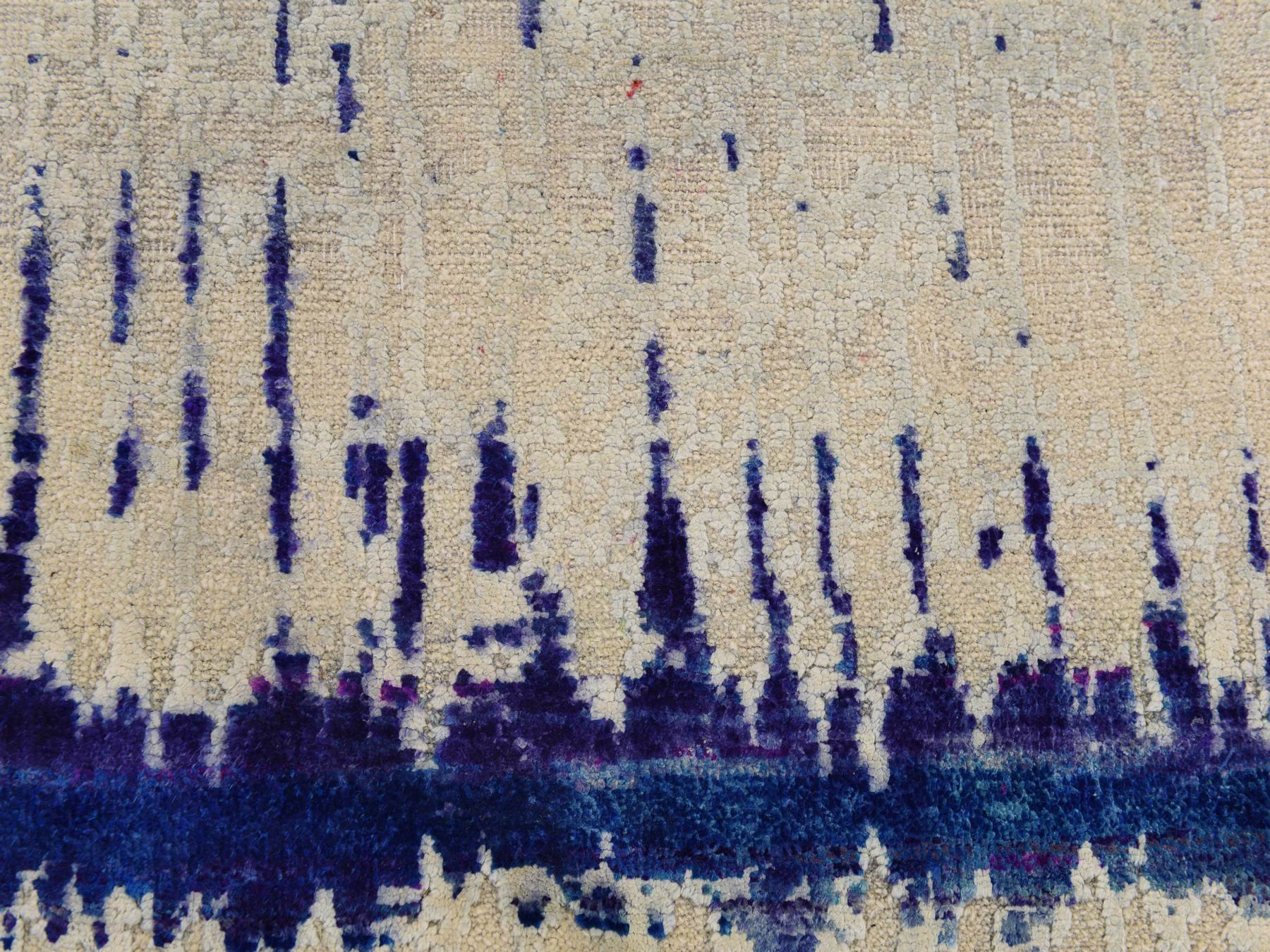 Modern / Contemporary hand-knotted wool/silk rug in Ivory, 2'0" x 3'0", SKU O078360
