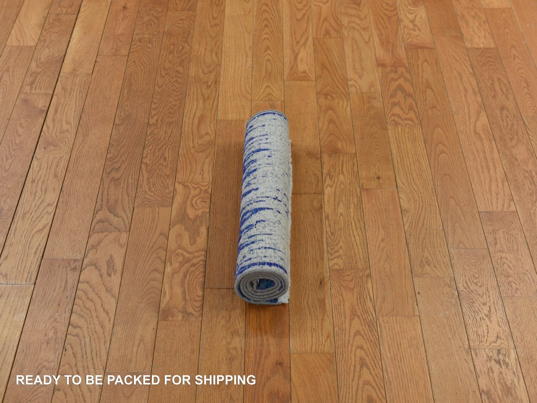 Modern / Contemporary hand-knotted wool/silk rug in Ivory, 2'0" x 3'0", SKU O078360
